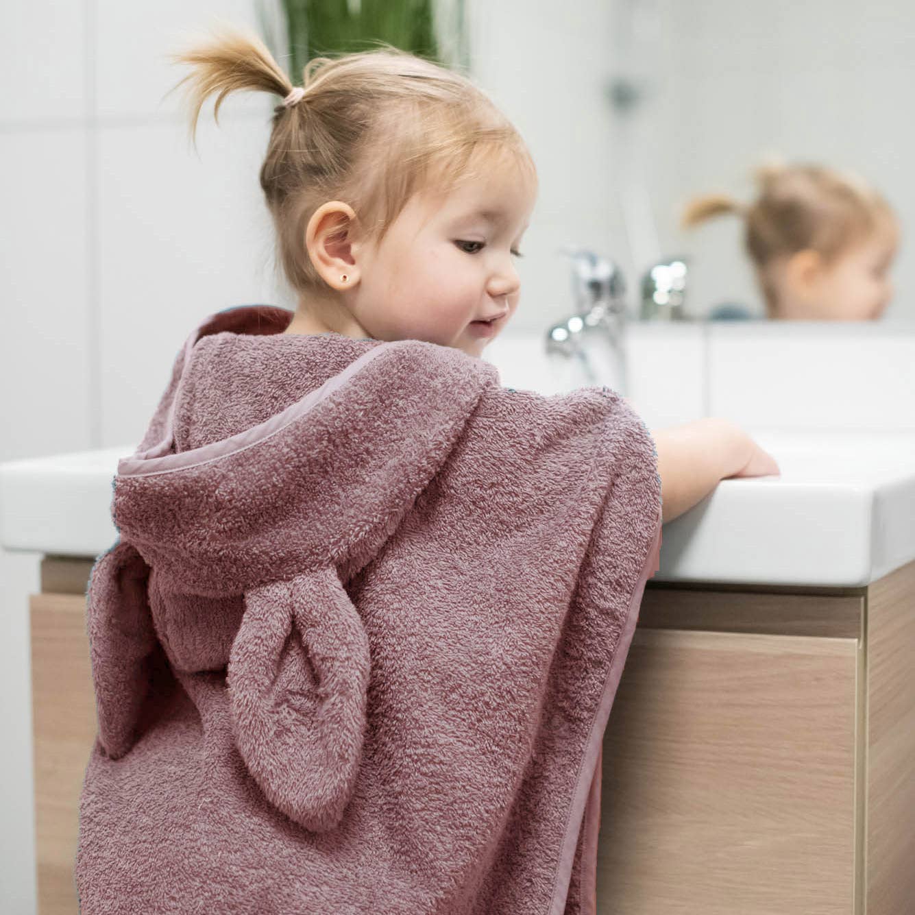 Rabbit Bath Poncho: Pale Mauve